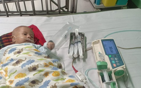 MS 835: Sự sống mong manh của bé trai mắc bệnh hiếm cần sự hỗ trợ gấp của cộng đồng