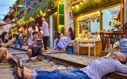 Hà Nội sẽ phạt doanh nghiệp lữ hành bán tour đến phố cà phê đường tàu