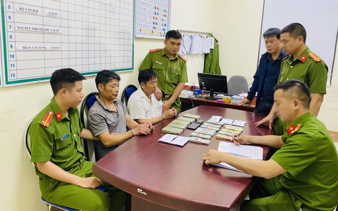 Bắt 2 đối tượng mua 5 bánh heroin về bán kiếm lời