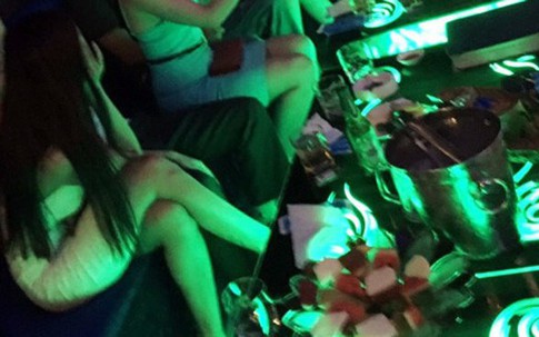 Tâm sự nghẹn đắng của bé gái 13 tuổi bị bán vào quán karaoke với giá 25 triệu đồng