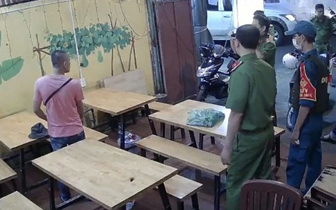 Vụ liên tục đấm đá người không quen biết: Đối tượng vừa ra tù