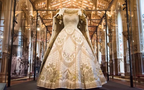 Thứ được bí mật thêu lên chiếc váy cố Nữ hoàng Elizabeth II