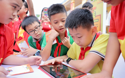 Học sinh tiểu học tranh tài quản lý tiền để gây quỹ tại Ngày hội Cha-Ching