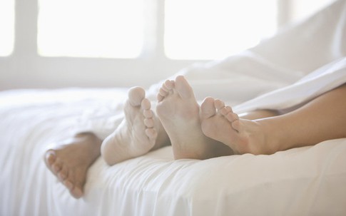 Phát hiện sự thật gây sốc về người vợ mới cưới sau khi khó "quan hệ thân mật"