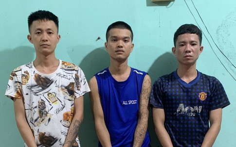 Nửa đêm đang nằm ngủ, người phụ nữ trẻ run rẩy khi phát hiện 3 thanh niên đứng trước mặt