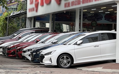 Thị trường ô tô cũ lao dốc, người tiêu dùng đứng trước cơ hội mua xe giá rẻ?