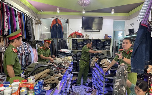 Huế: Phát hiện cơ sở bày bán loạt áo quần rằn ri cấm nhập khẩu