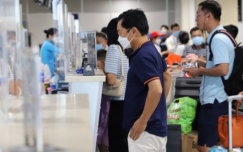 Cảnh báo ngập, chậm chuyến tăng cao dịp hè tại sân bay Tân Sơn Nhất