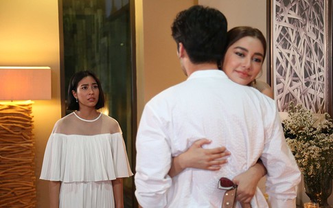 Thấy chồng đi chơi với nhân tình, vợ dù sốc vẫn cố làm một việc khiến cả hai tự nguyện cắt đứt