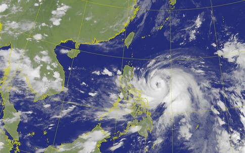 Tin bão mới nhất bão Doksuri có thể mạnh lên thành siêu bão, Việt Nam có bị ảnh hưởng?