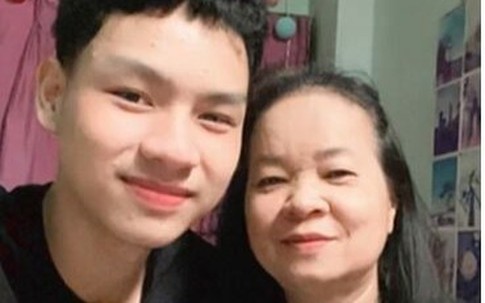 Con trai 18 tuổi mê đắm người phụ nữ U60, bố mẹ nói một câu gây sốc