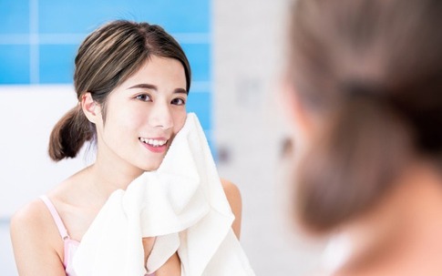 5 mẹo chăm sóc da khác thường giúp thăng hạng nhan sắc