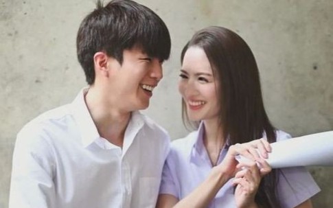 Minh tinh hẹn hò diễn viên kém 16 tuổi sau khi bị chồng đại gia phản bội