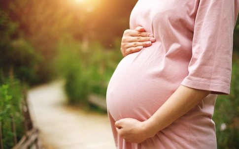 Mỗi lần giận dỗi bỏ nhà ra đi, khi trở về vợ đều đòi ân ái cùng chồng rồi mang thai