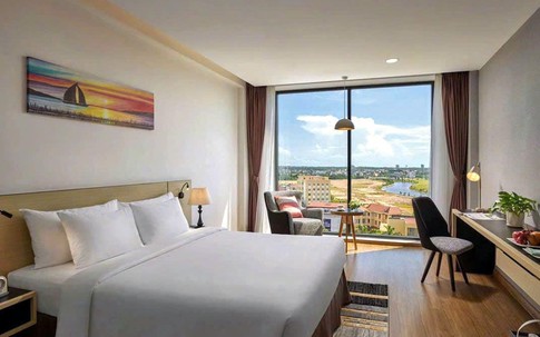 Khách sạn ồ ạt rao bán dù khách du lịch tăng cao