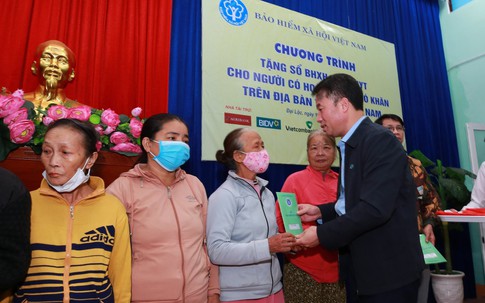 Giúp người nghèo vơi gánh nặng về chi phí khám, chữa bệnh và có cơ hội được tham gia BHXH tự nguyện 