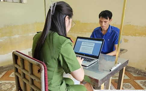 Thủ đoạn tinh vi của đôi bạn tù trong đường dây lừa đảo ‘núp bóng’ bán tôn thép