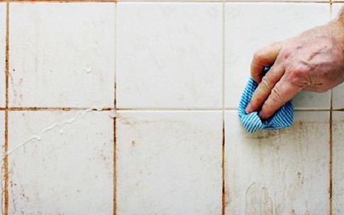 Cách hay giúp làm sạch rãnh gạch đen trong nhà tắm