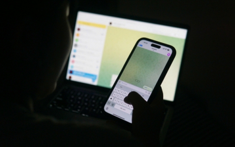 Phát hiện bí mật trong điện thoại bạn gái, chàng trai bị "trách ngược" vì yêu cầu liên quan đến người cũ