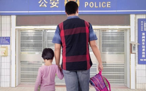 Giả xét nghiệm ADN, lén cho 'con gái' vào sổ hộ khẩu