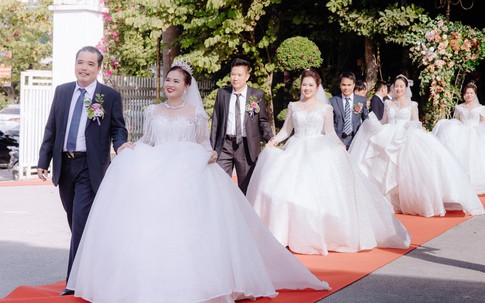 Đám cưới ngọc trai 'gây sốt' ở Điện Biên của 8 cặp đôi U50