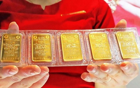 Giá vàng hôm nay 19/1: Vàng nhẫn giảm mạnh giá trong khi SJC tăng vọt