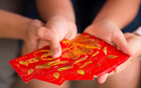 Mới hẹn hò được 2 tuần, cô gái đã đòi bạn trai lì xì Tết cho bố mẹ số tiền "khủng" và cái kết