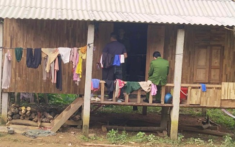 Vợ con tử vong, chồng nằm cạnh bê bết máu