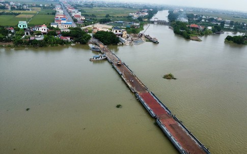 Sau sự cố bị đứt, cầu phao Ninh Cường ở Nam Định đã được nối và chờ ngày thông xe