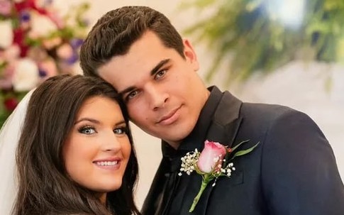 Mẹ giục con gái xin số điện thoại chàng lễ tân khách sạn và cái kết