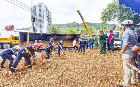 Tin mới nhất vụ lật xe chở dăm gỗ khiến 3 người tử vong ở Quy Nhơn