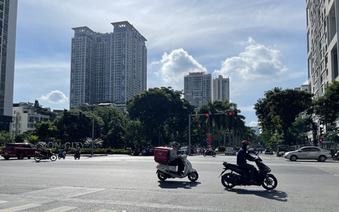 Điệp khúc thời tiết khiến người dân tại Hà Nội và miền Bắc phải chi thêm tiền để bảo vệ sức khỏe
