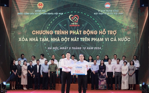 LPBank chung tay vì cộng đồng: Trao 100 tỷ đồng xoá nhà tạm, nhà dột nát