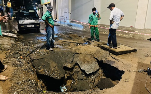 TP Hồ Chí Minh: Xuất hiện 'hố tử thần' sau cơn mưa lớn