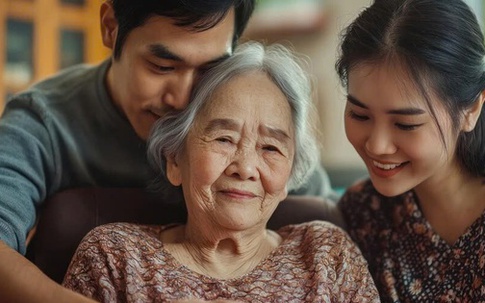 Thấy vợ chồng tôi gặp khó khăn, mẹ vợ quyết định cho 300 triệu để trả nợ, câu nói của vợ sau đó khiến tôi nể phục
