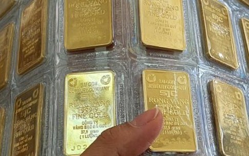SJC bán vàng 'thả phanh' trong ngày độc thân, khách mua bao nhiêu cũng có