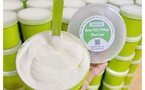 Tiểu thương bày bán công khai gần 100 lọ kem trộn nhiều 'không'