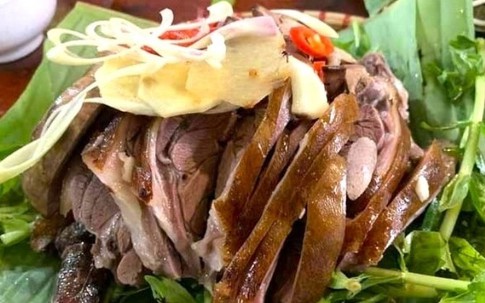 Ăn thịt chó bị đánh bả, 8 người phải nhập viện