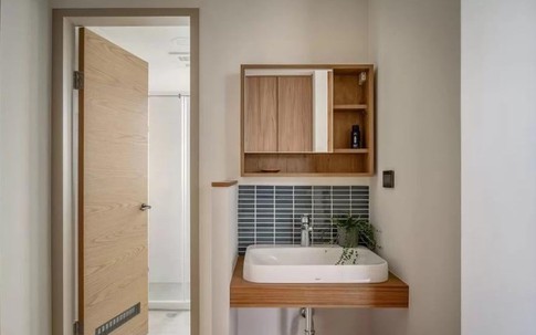 Nên đóng hay mở cửa sau khi sử dụng nhà vệ sinh