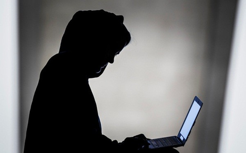 Nghe lời 'gái xinh' trên mạng, người đàn ông mất gần 1 tỷ đồng