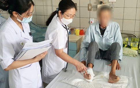 Nhập viện vì suy thận, loét gót chân, người bệnh tiểu đường thừa nhận một sai lầm nhiều người Việt mắc phải
