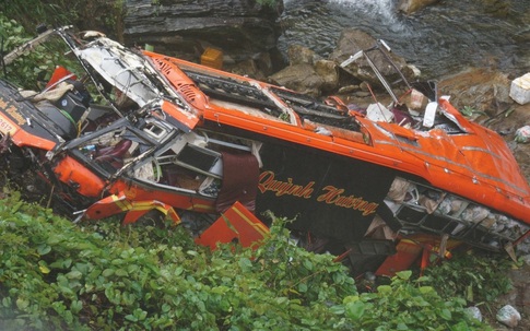 Khởi tố tài xế xe khách lao xuống vực trên cao tốc ở Đà Nẵng