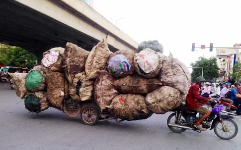 Lái xe chở hàng cồng kềnh phải làm sao để không vi phạm quy định của pháp luật?