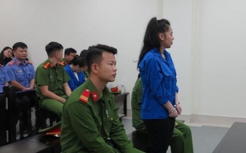 Hai cô gái giàu có và hành tung lạ lùng