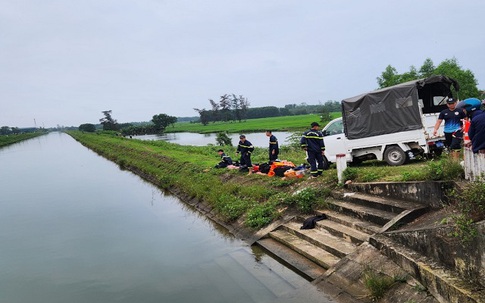 Tìm kiếm học sinh lớp 9 nghi bị đuối nước