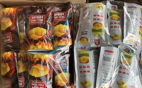 Hà Nội: Tiểu thương công khai bày bán 7.000 bim bim đùi gà rong biển giả mạo
