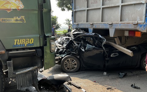 Thông tin chi tiết vụ ô tô con lọt gầm xe tải sau tai nạn liên hoàn khiến một người tử vong