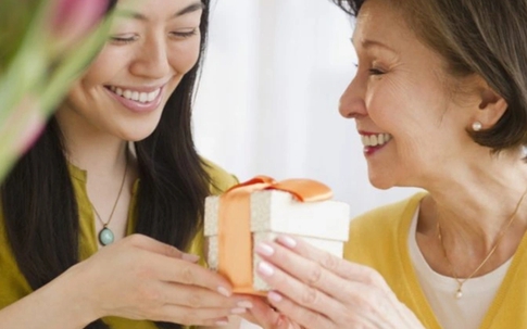 Lòng tốt của mẹ bạn trai khiến tôi hoang mang, hoảng sợ