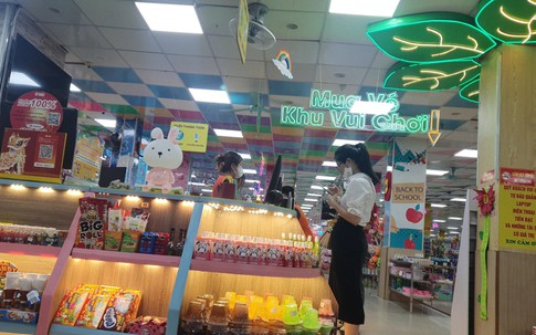 Chính quyền địa phương nói gì về việc nhà sách Tiến Thọ vẫn mở cửa đón khách dù bị đình chỉ hoạt động?