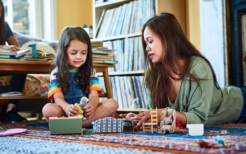 Phỏng vấn 70 cặp cha mẹ có con cực kì thành công, chuyên gia hàng đầu nước Mỹ thấy có 4 điều họ không bao giờ làm với con